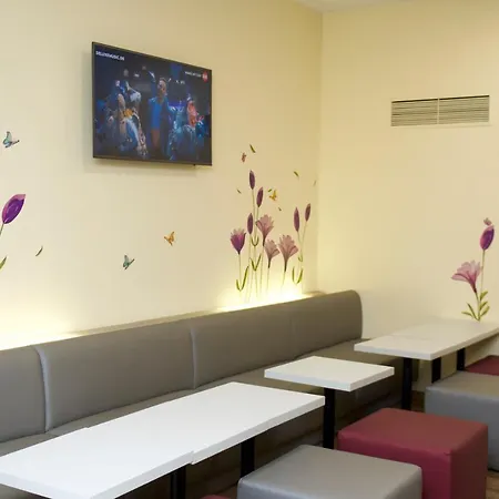 Hotel Colour 3*