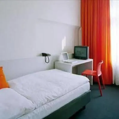 Colour Hotel 3*